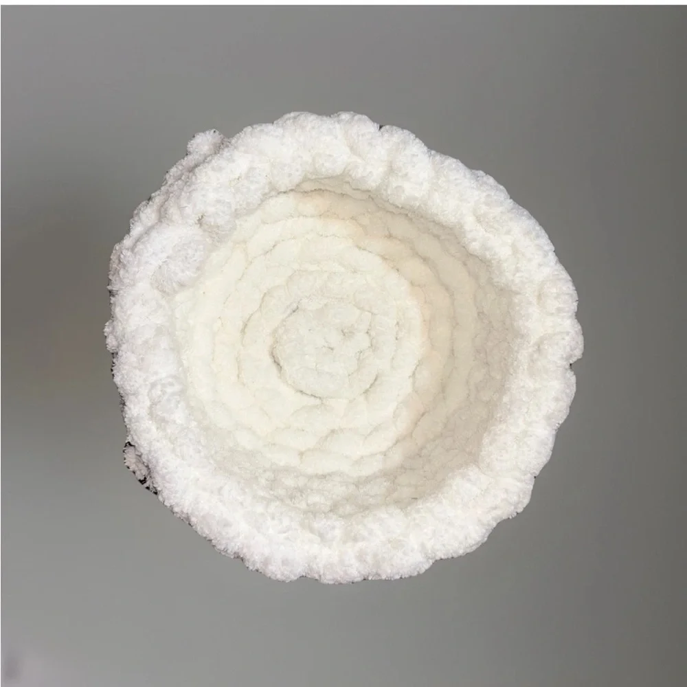 Becozi Plush chunky knit chenille cat bed basket jumbo yarn small ivory dog pet